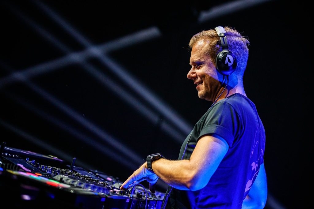  ‘A State Of Trance Year Mix 2021’
