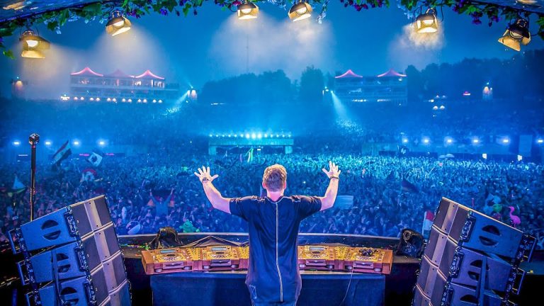 Hardwell Premieres Unreleased Collaboration At Tomorrowland With Timmy Trumpet and Maddix