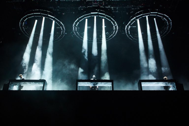 Axwell Surprises Fans, Gifts SHM’s 2019 ID Underneath It All