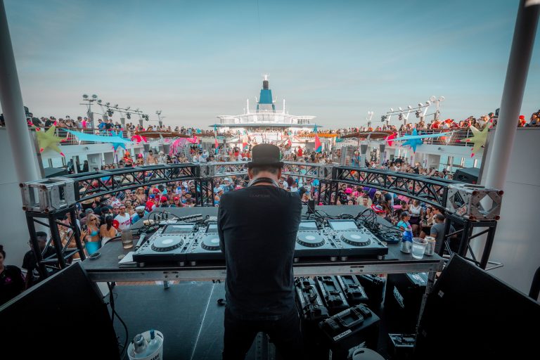 6 Reasons Why You Need to Go on Groove Cruise