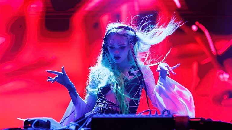Grimes Played A DJ Set In Mexico — And Fans Weren’t Happy About It