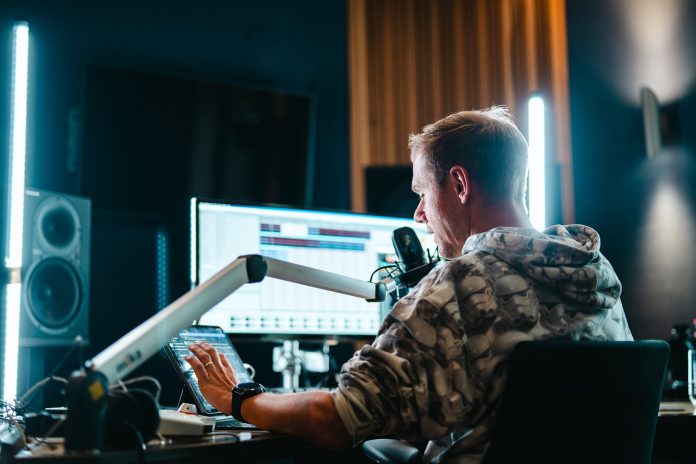 ASOT_YEARMIX_LIVESTREAM-12